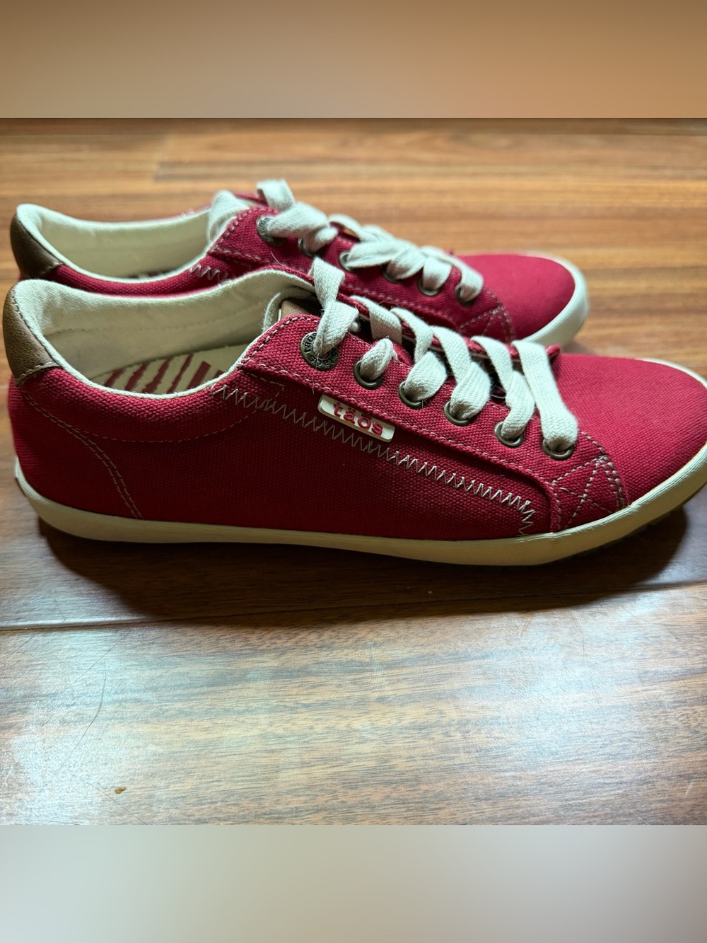 Taos Women’s Sneakers 7 Red Canvas lace Up Tennis Shoes Comfort Cute EUC